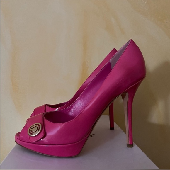 Christian Dior NWT VINTAGE Fuchsia Patent Leather Platform Dior Logo Heels 💕 - Picture 14 of 14